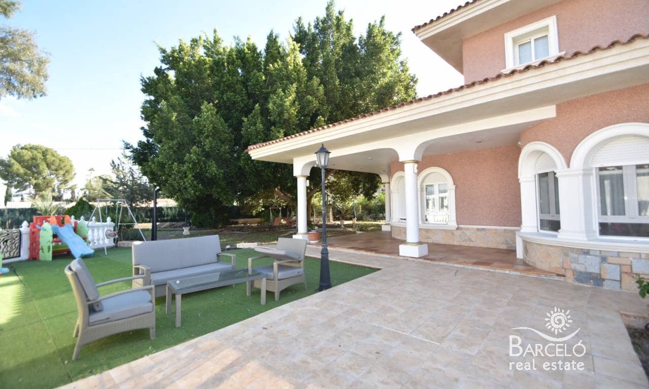 7 bedroom Villa for sale in Redovan with pool garage - € 530,000 (Ref: 9360298)