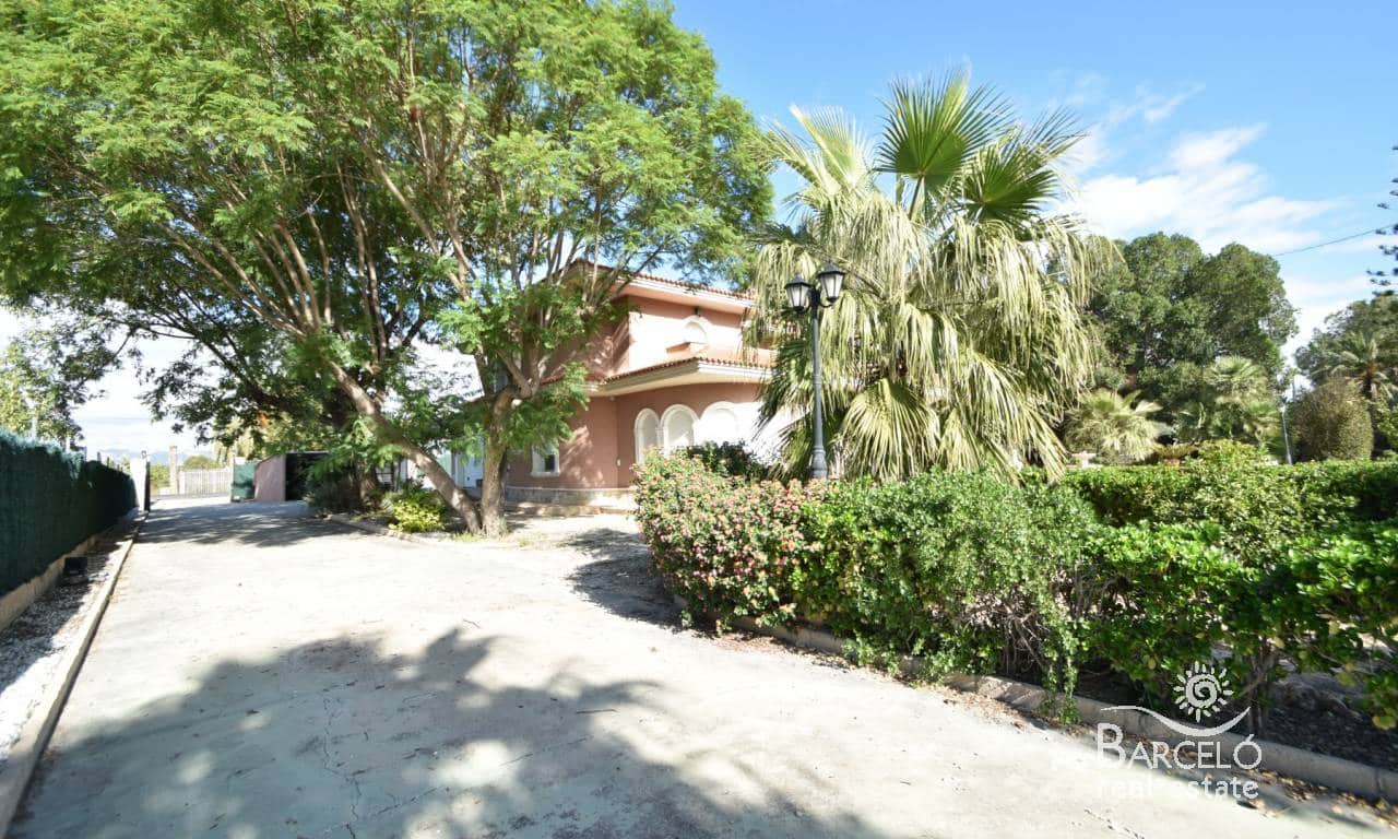 7 bedroom Villa for sale in Redovan with pool garage - € 530,000 (Ref: 9360298)