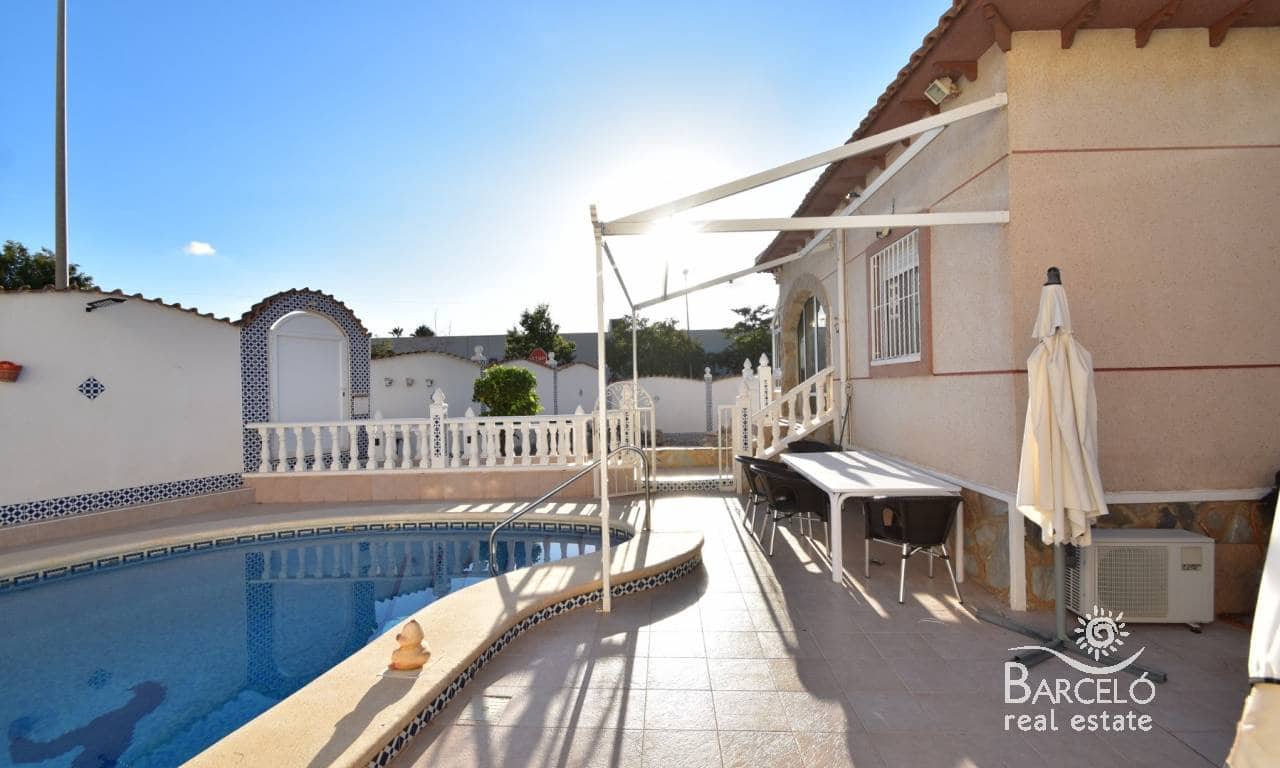 4 soverom Villa til salgs i Ciudad Quesada med svømmebasseng garasje - € 399 000 (Ref: 9360839)