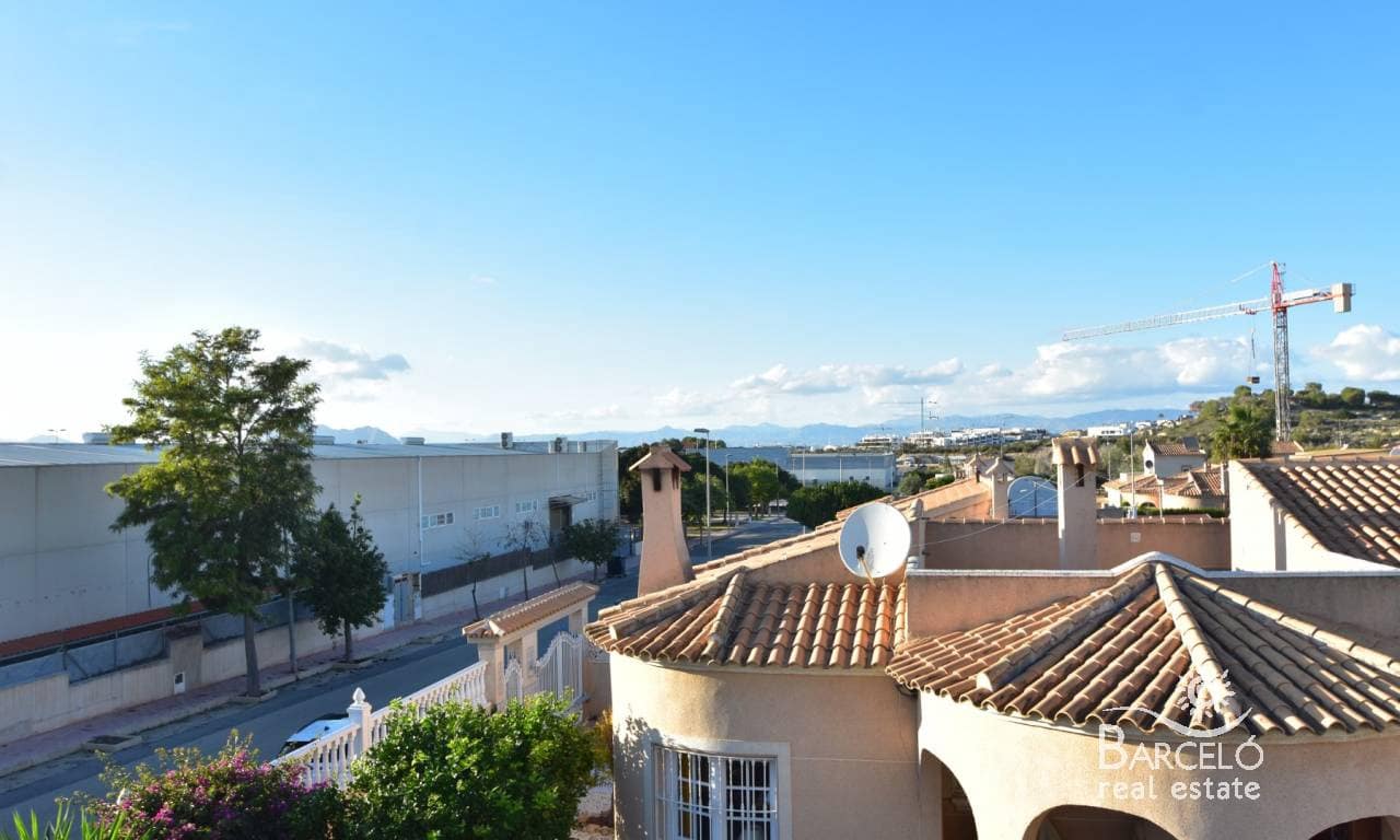 4 soverom Villa til salgs i Ciudad Quesada med svømmebasseng garasje - € 399 000 (Ref: 9360839)