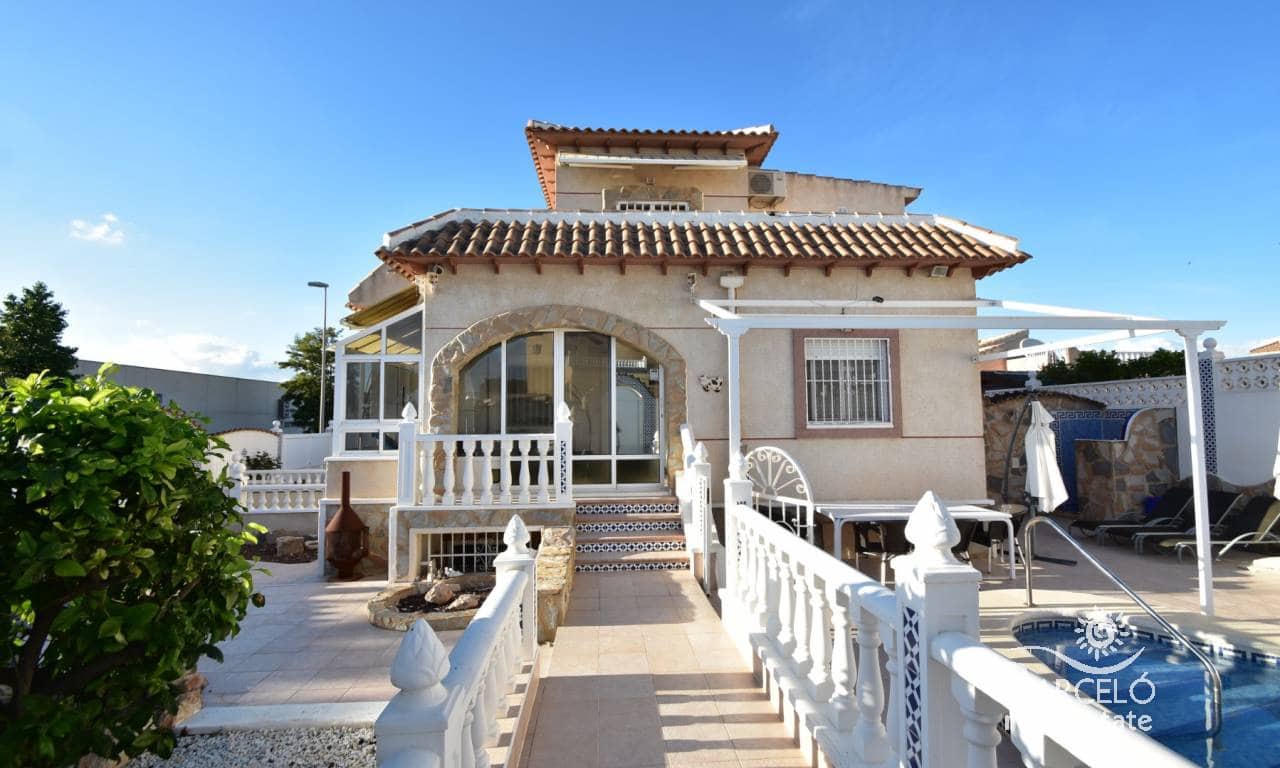 4 soverom Villa til salgs i Ciudad Quesada med svømmebasseng garasje - € 399 000 (Ref: 9360839)