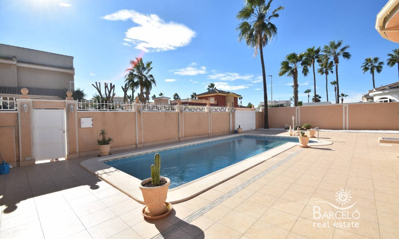 2 soverom Villa til salgs i Dona Pepa med svømmebasseng garasje - € 350 000 (Ref: 9436357)