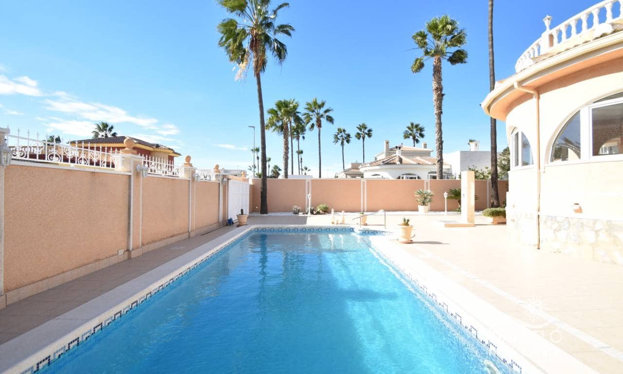 2 soverom Villa til salgs i Dona Pepa med svømmebasseng garasje - € 350 000 (Ref: 9436357)