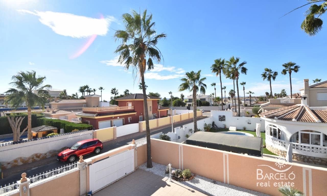 2 soverom Villa til salgs i Dona Pepa med svømmebasseng garasje - € 350 000 (Ref: 9436357)