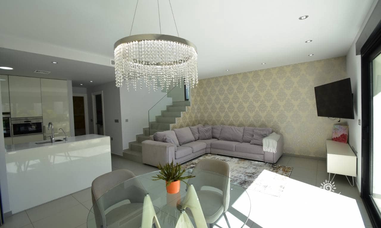 3 soverom Villa til salgs i Pueblo Bravo med svømmebasseng garasje - € 459 000 (Ref: 9626398)