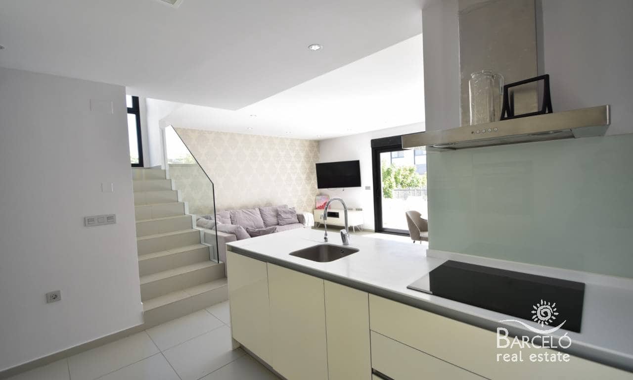 3 soverom Villa til salgs i Pueblo Bravo med svømmebasseng garasje - € 459 000 (Ref: 9626398)