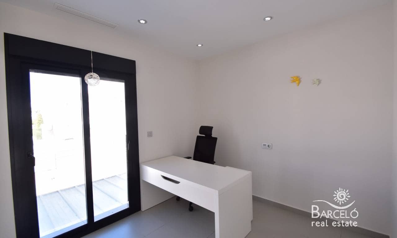 3 soverom Villa til salgs i Pueblo Bravo med svømmebasseng garasje - € 459 000 (Ref: 9626398)