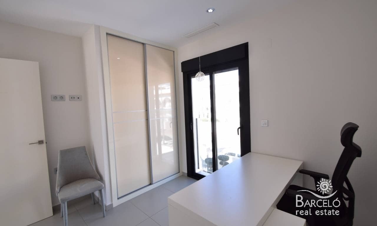 3 soverom Villa til salgs i Pueblo Bravo med svømmebasseng garasje - € 459 000 (Ref: 9626398)