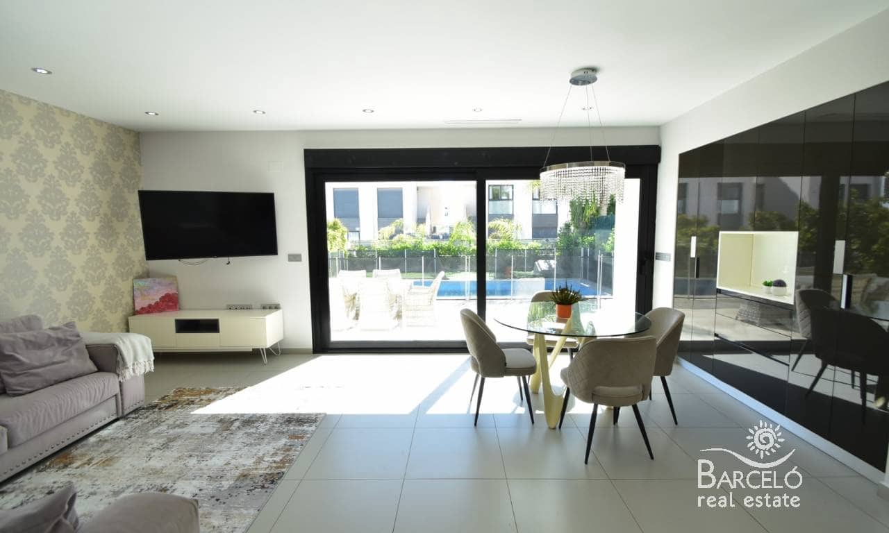 3 soverom Villa til salgs i Pueblo Bravo med svømmebasseng garasje - € 459 000 (Ref: 9626398)