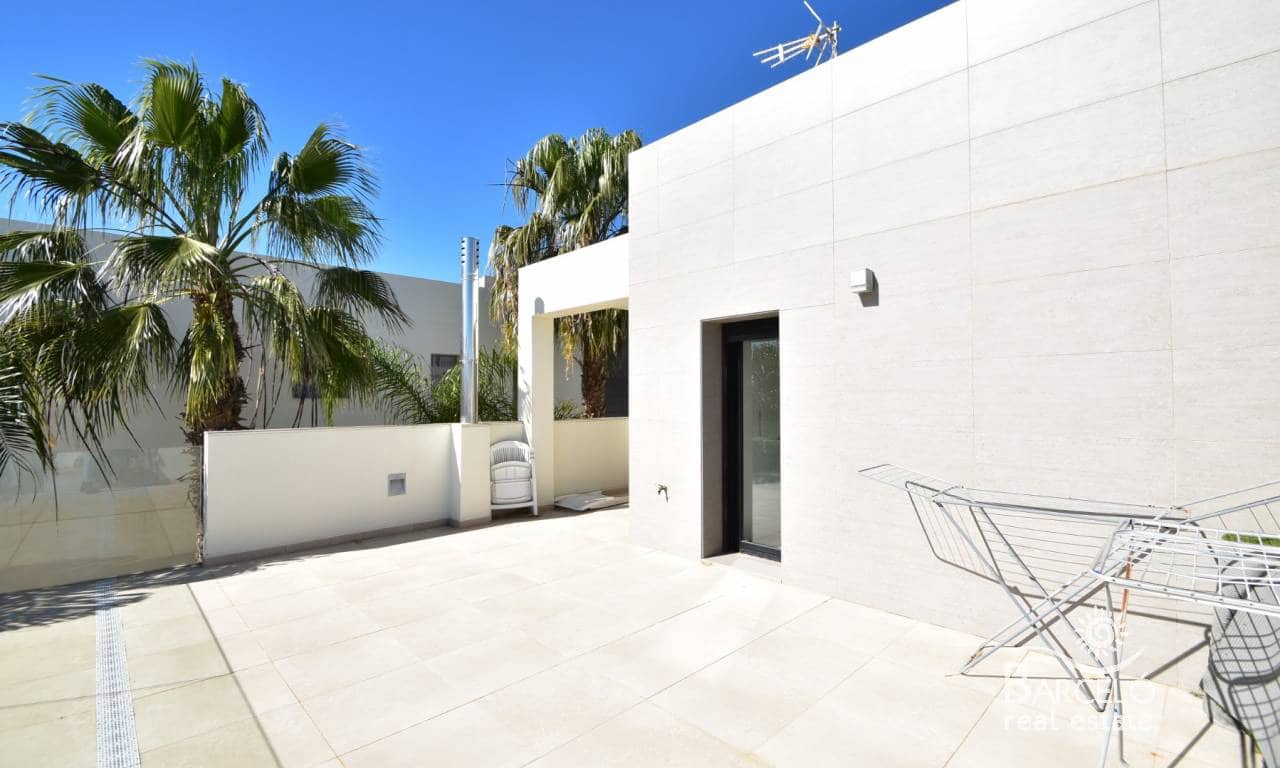 3 soverom Villa til salgs i Pueblo Bravo med svømmebasseng garasje - € 459 000 (Ref: 9626398)