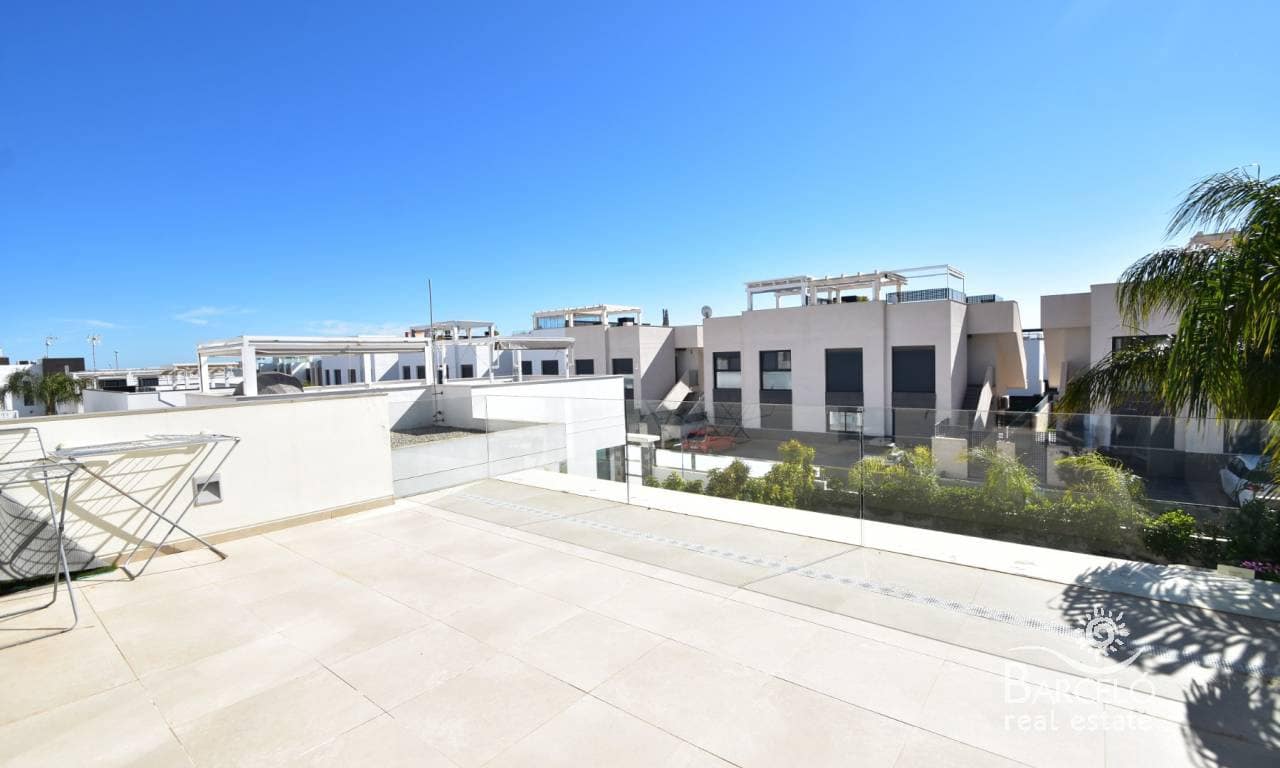 3 soverom Villa til salgs i Pueblo Bravo med svømmebasseng garasje - € 459 000 (Ref: 9626398)