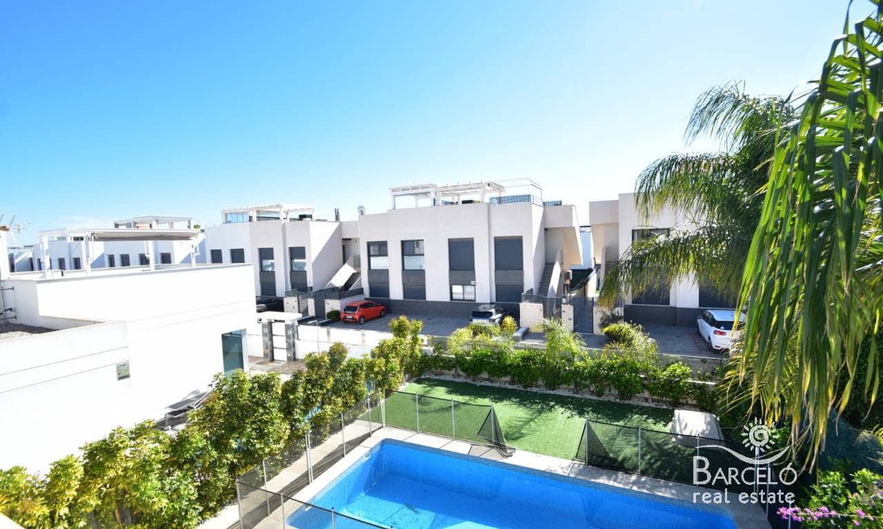 3 soverom Villa til salgs i Pueblo Bravo med svømmebasseng garasje - € 459 000 (Ref: 9626398)