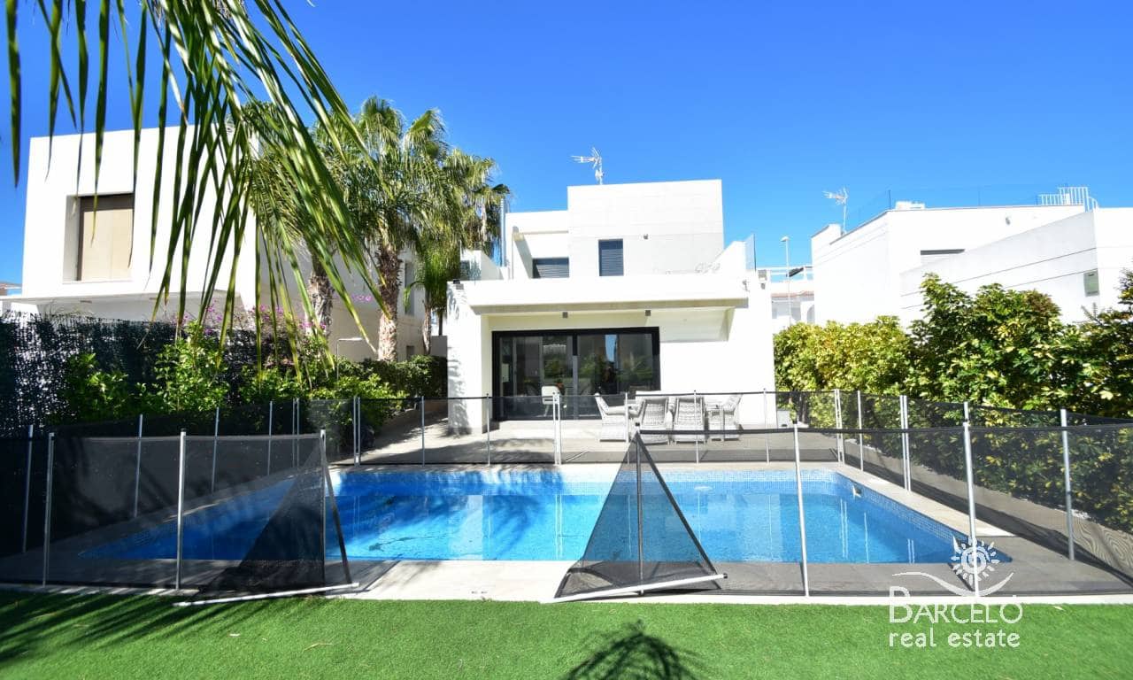 3 soverom Villa til salgs i Pueblo Bravo med svømmebasseng garasje - € 459 000 (Ref: 9626398)