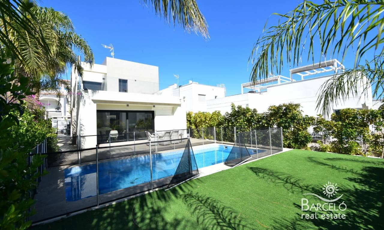 3 soverom Villa til salgs i Pueblo Bravo med svømmebasseng garasje - € 459 000 (Ref: 9626398)