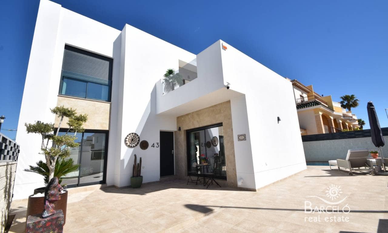 3 makuuhuone Huvila myytävänä paikassa Ciudad Quesada mukana uima-altaan 
autotalli - 495 000 € (Ref: 9807241)