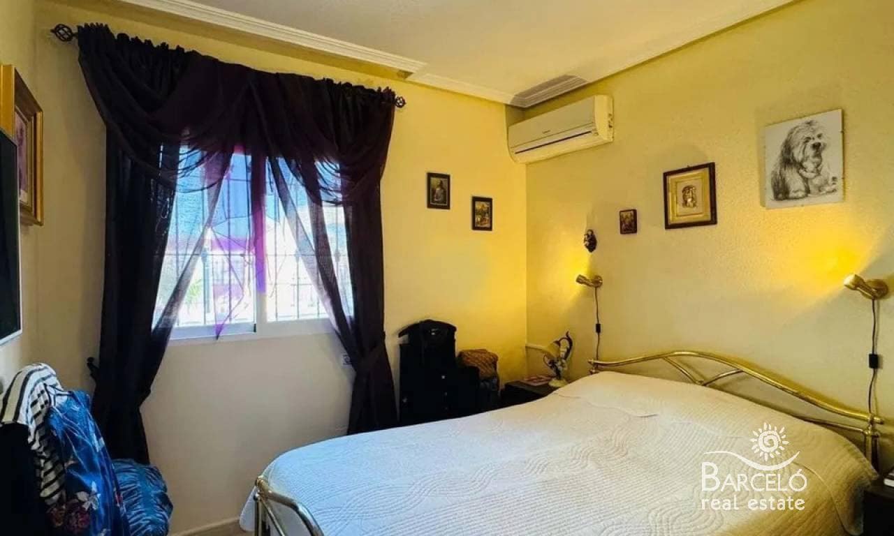 2 slaapkamer Huis te koop in Villamartin met zwembad garage - € 215.000 (Ref: 9883608)