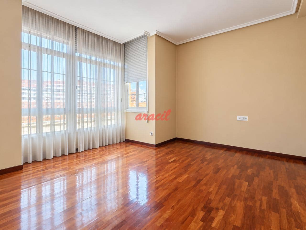 4 bedroom Flat for sale in Ourense city - € 315,000 (Ref: 10186356)