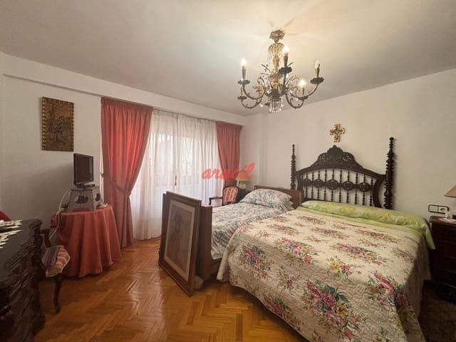 3 bedroom Penthouse for sale in Ourense city with garage - € 425,000 (Ref: 8402856)