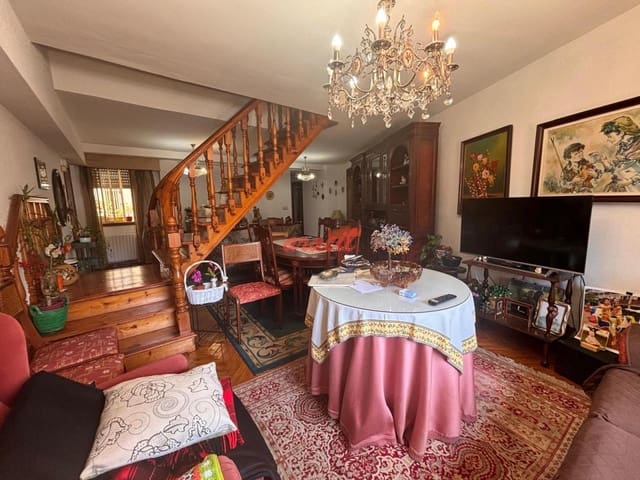 3 bedroom Penthouse for sale in Ourense city with garage - € 425,000 (Ref: 8402856)