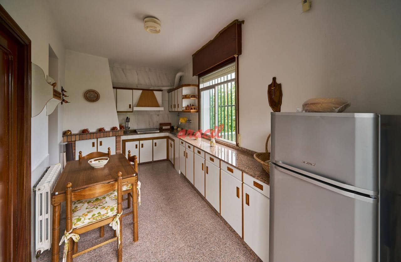 3 soveværelse Villa til salg i Ourense by med garage - € 285.000 (Ref: 8564536)