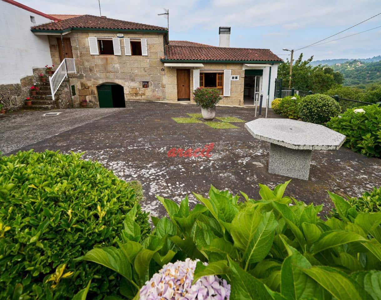 3 soveværelse Villa til salg i Ourense by med garage - € 285.000 (Ref: 8564536)