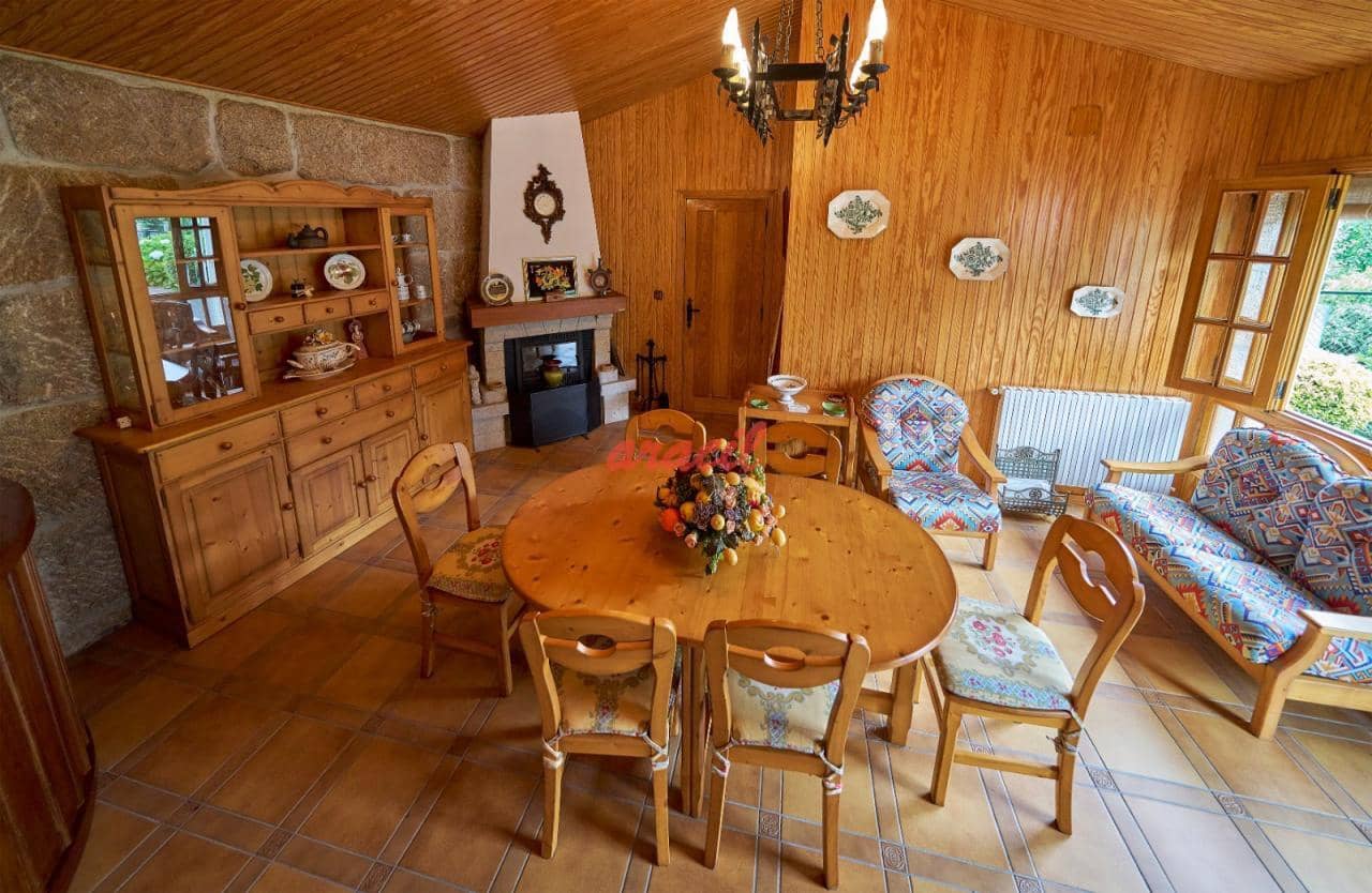 3 soveværelse Villa til salg i Ourense by med garage - € 285.000 (Ref: 8564536)