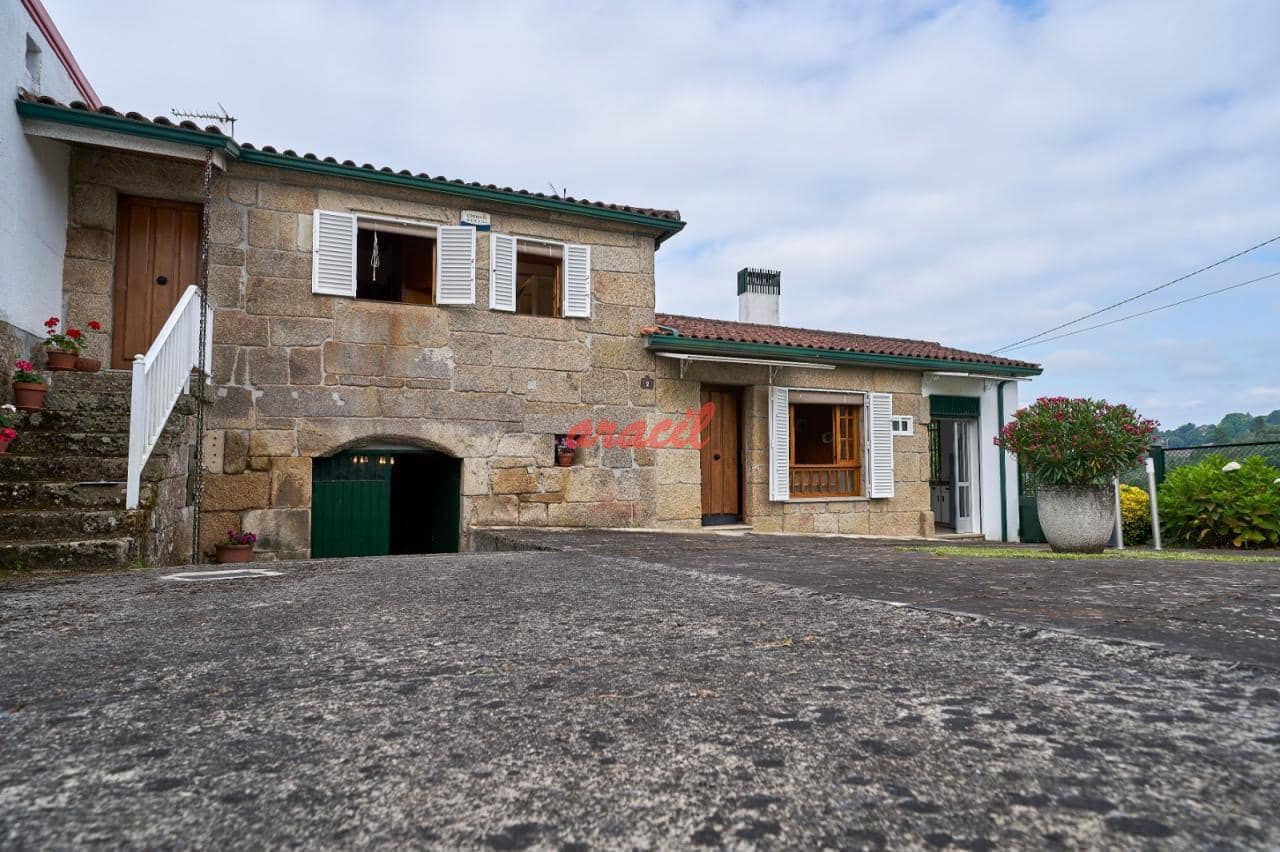 3 soveværelse Villa til salg i Ourense by med garage - € 285.000 (Ref: 8564536)