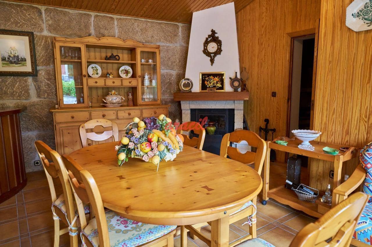 3 soveværelse Villa til salg i Ourense by med garage - € 285.000 (Ref: 8564536)