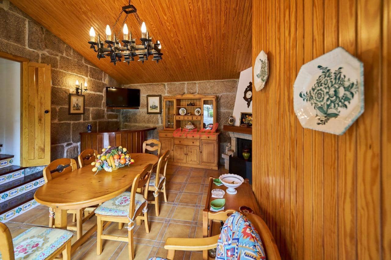 3 soveværelse Villa til salg i Ourense by med garage - € 285.000 (Ref: 8564536)