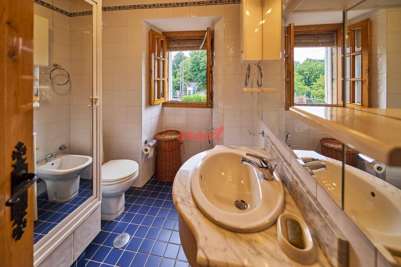 3 soveværelse Villa til salg i Ourense by med garage - € 285.000 (Ref: 8564536)