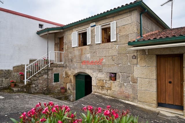 3 bedroom Villa for sale in Ourense city with garage - € 285,000 (Ref: 8564536)