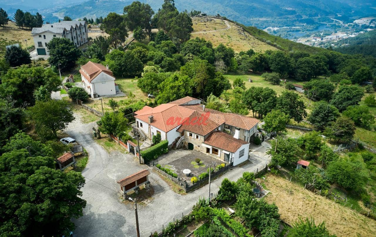 3 soveværelse Villa til salg i Ourense by med garage - € 285.000 (Ref: 8564536)