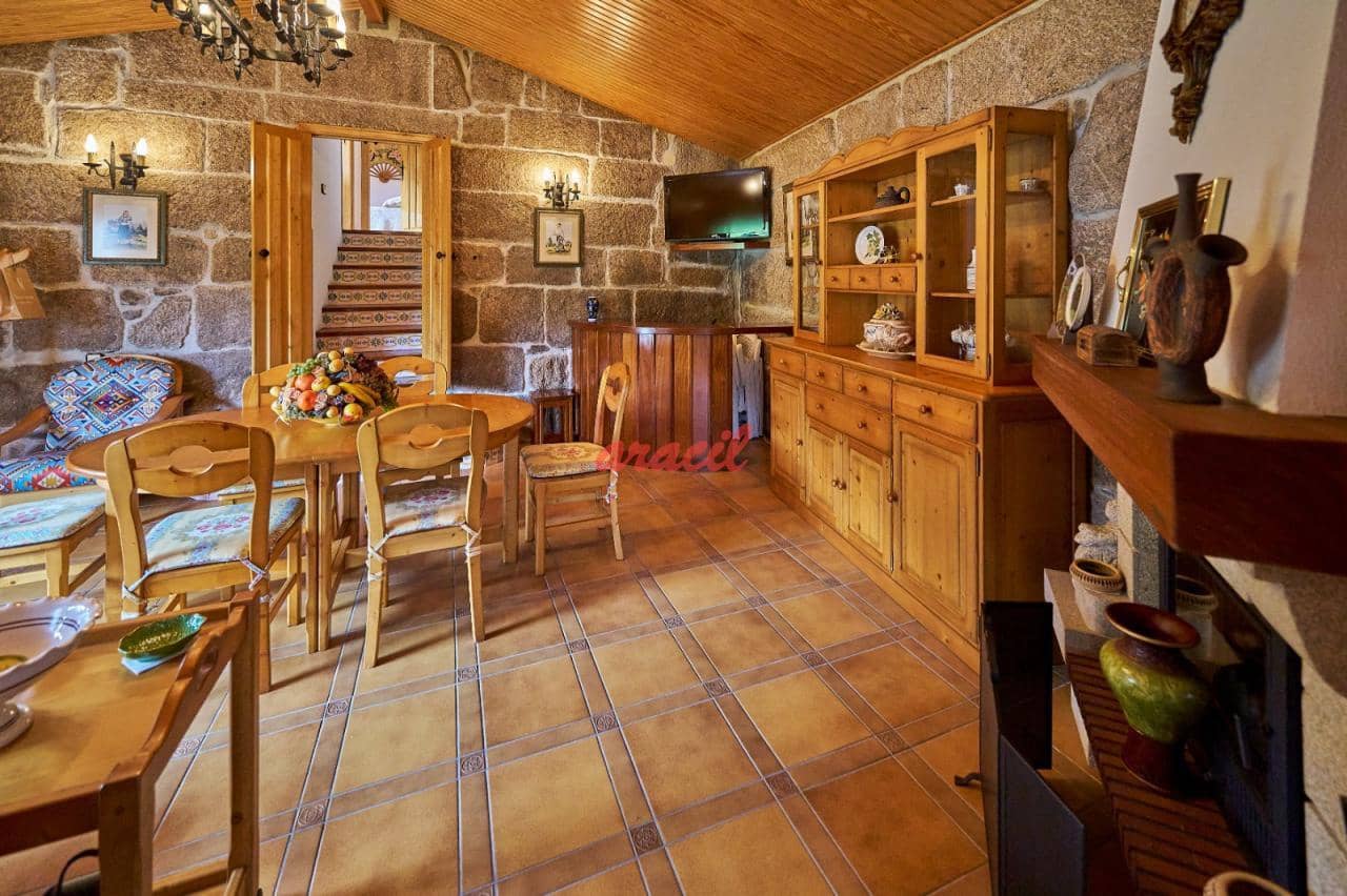 3 soveværelse Villa til salg i Ourense by med garage - € 285.000 (Ref: 8564536)