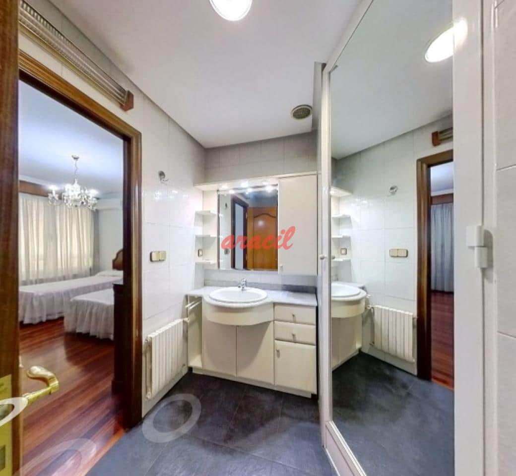 5 soveværelse Lejlighed til salg i Ourense by med garage - € 540.000 (Ref: 8572147)