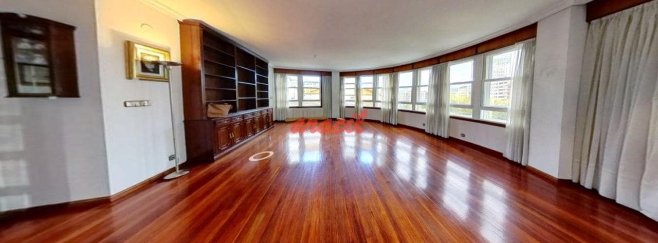 5 soveværelse Lejlighed til salg i Ourense by med garage - € 540.000 (Ref: 8572147)