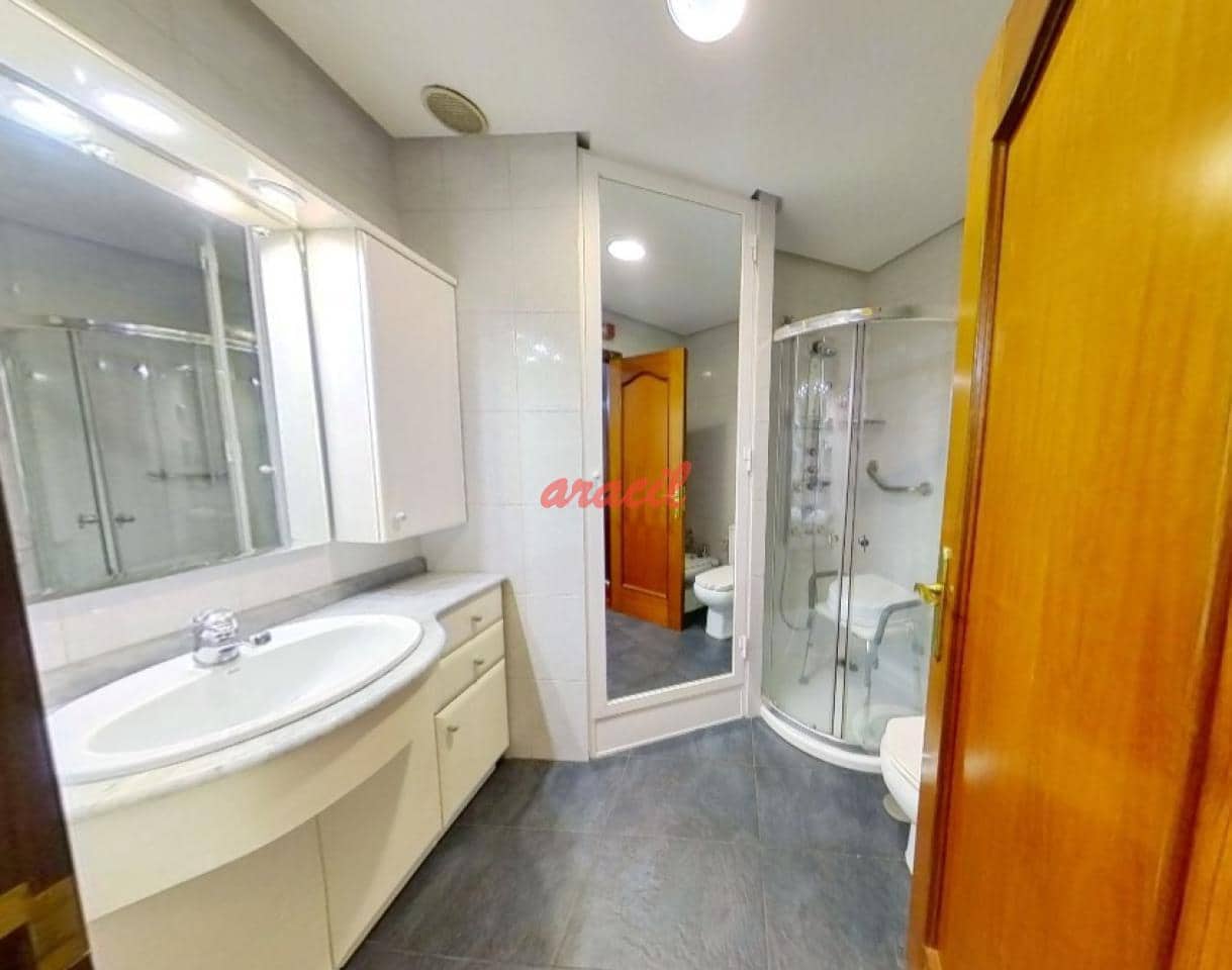 5 soveværelse Lejlighed til salg i Ourense by med garage - € 540.000 (Ref: 8572147)