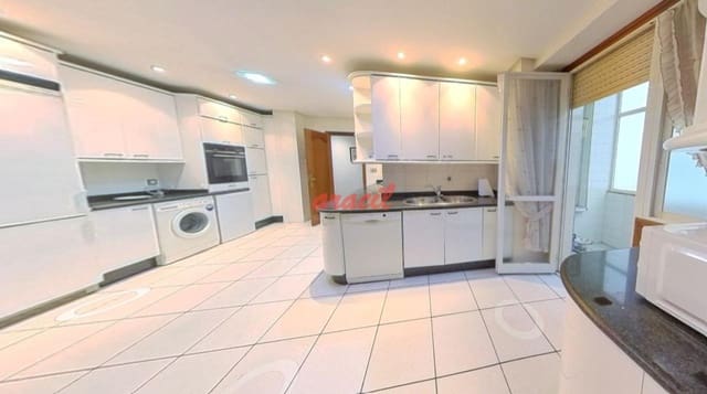 5 bedroom Flat for sale in Ourense city with garage - € 540,000 (Ref: 8572147)