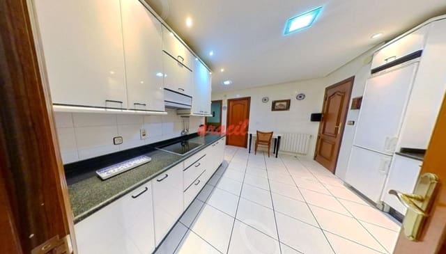 5 bedroom Flat for sale in Ourense city with garage - € 540,000 (Ref: 8572147)