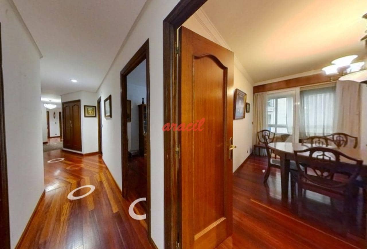 5 soveværelse Lejlighed til salg i Ourense by med garage - € 540.000 (Ref: 8572147)