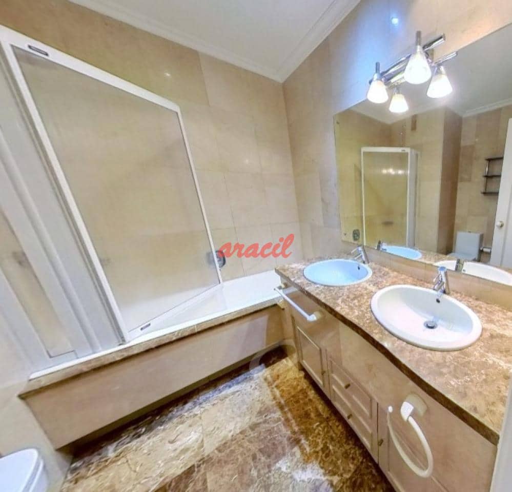 4 soveværelse Lejlighed til salg i Ourense by med garage - € 535.000 (Ref: 8977836)