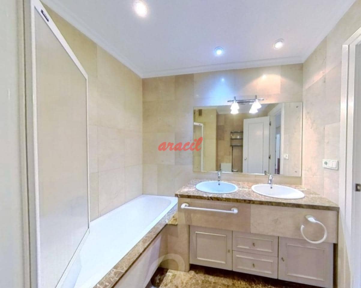 4 soveværelse Lejlighed til salg i Ourense by med garage - € 535.000 (Ref: 8977836)