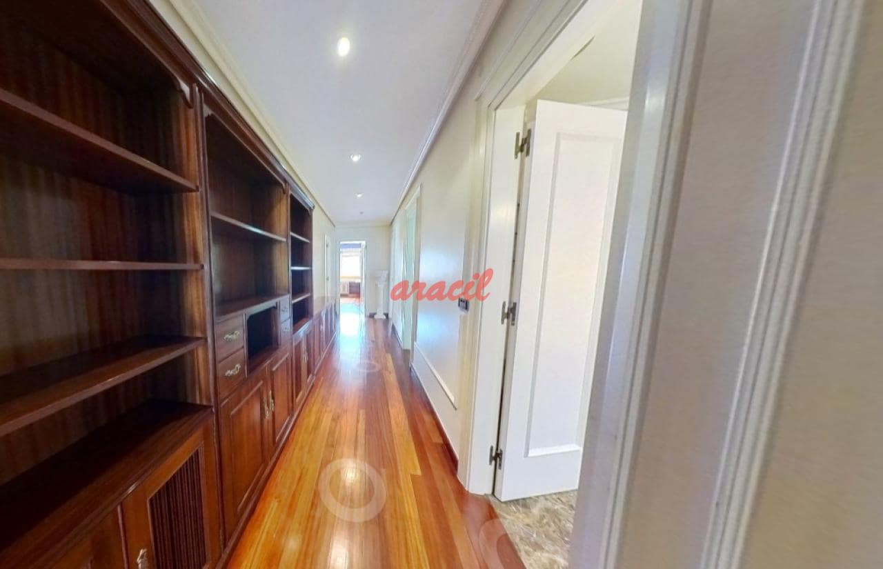 4 soveværelse Lejlighed til salg i Ourense by med garage - € 535.000 (Ref: 8977836)