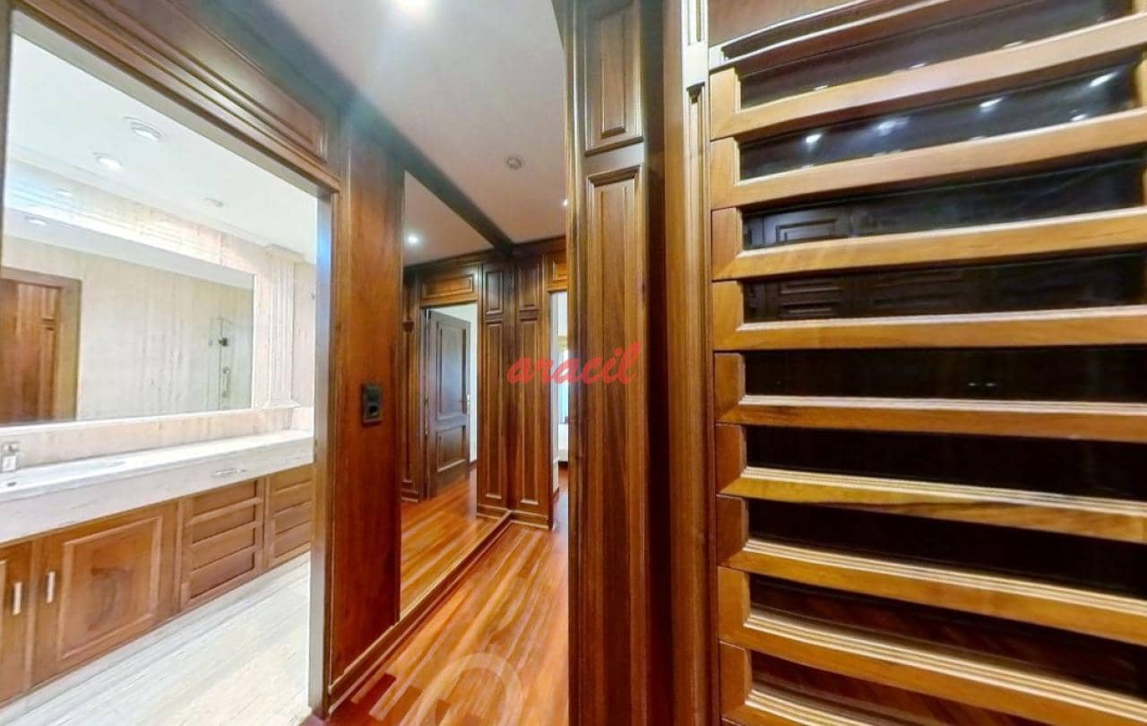 4 soveværelse Lejlighed til salg i Ourense by med garage - € 535.000 (Ref: 8977836)