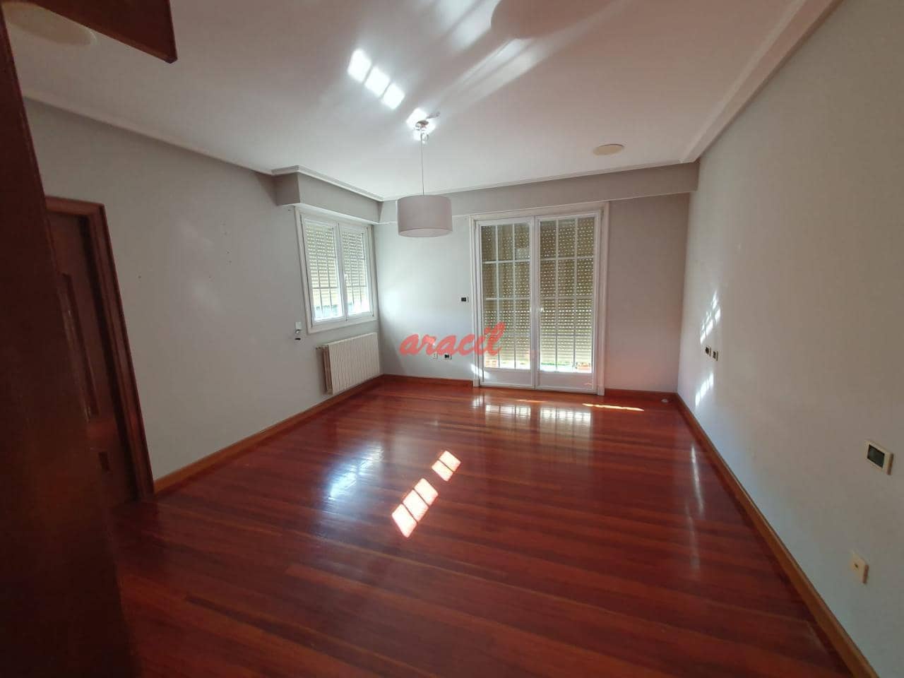 4 soveværelse Villa til salg i Barbadas med swimmingpool garage - € 435.000 (Ref: 8977837)