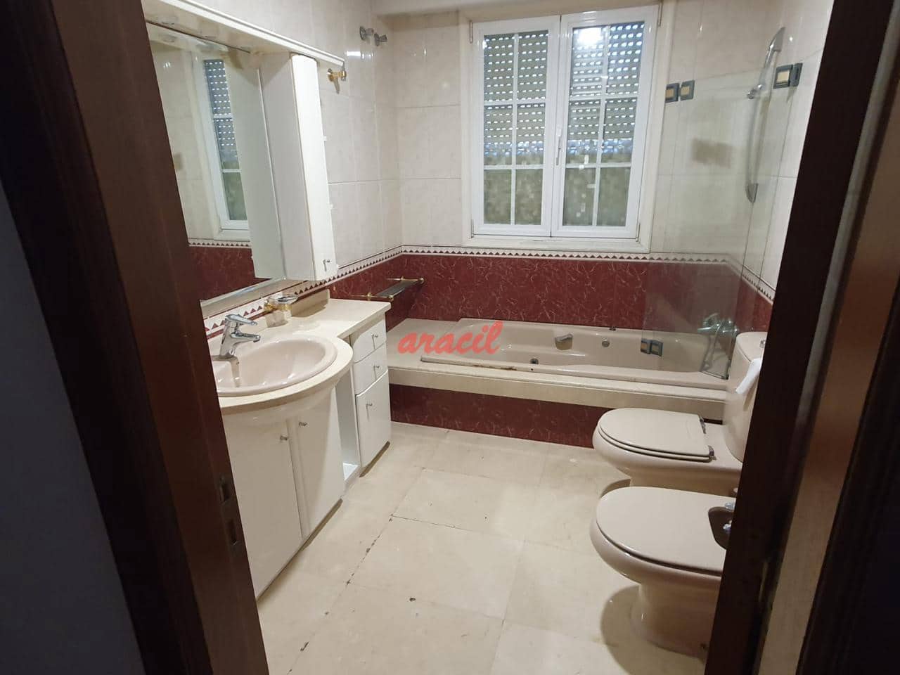 4 soveværelse Villa til salg i Barbadas med swimmingpool garage - € 435.000 (Ref: 8977837)