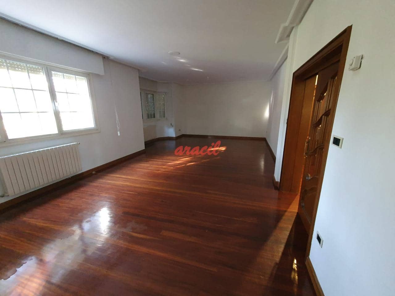 4 soveværelse Villa til salg i Barbadas med swimmingpool garage - € 435.000 (Ref: 8977837)