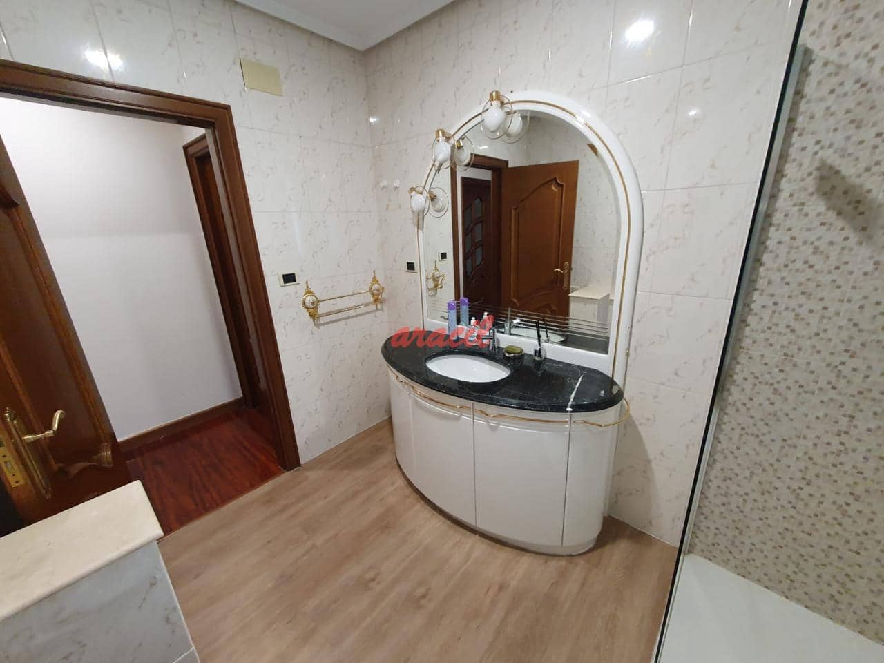 4 soveværelse Villa til salg i Barbadas med swimmingpool garage - € 435.000 (Ref: 8977837)