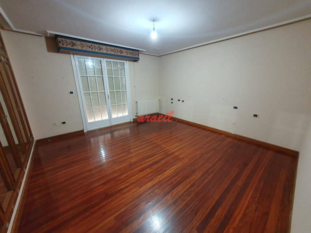 4 soveværelse Villa til salg i Barbadas med swimmingpool garage - € 435.000 (Ref: 8977837)