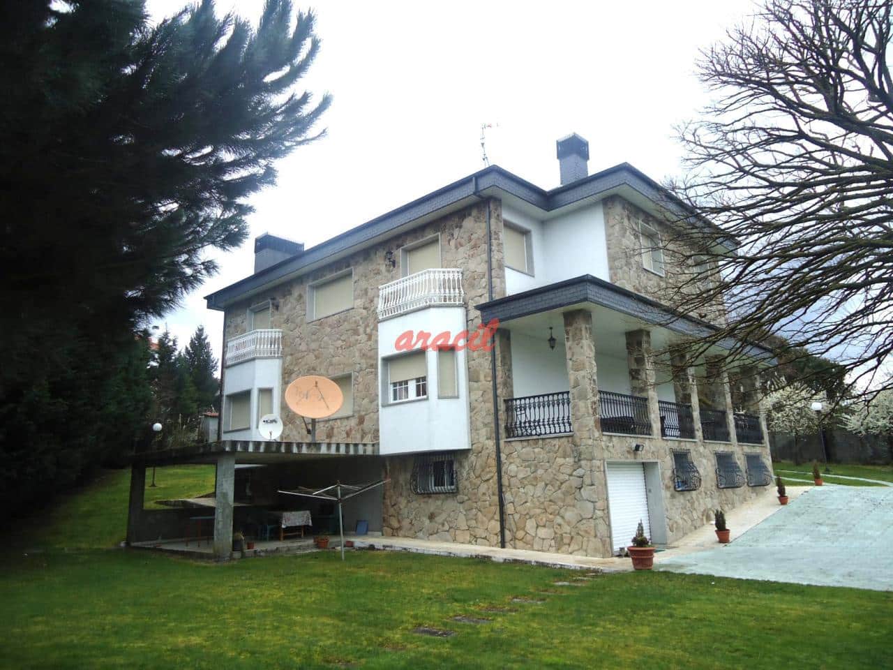 4 soveværelse Villa til salg i Barbadas med swimmingpool garage - € 435.000 (Ref: 8977837)