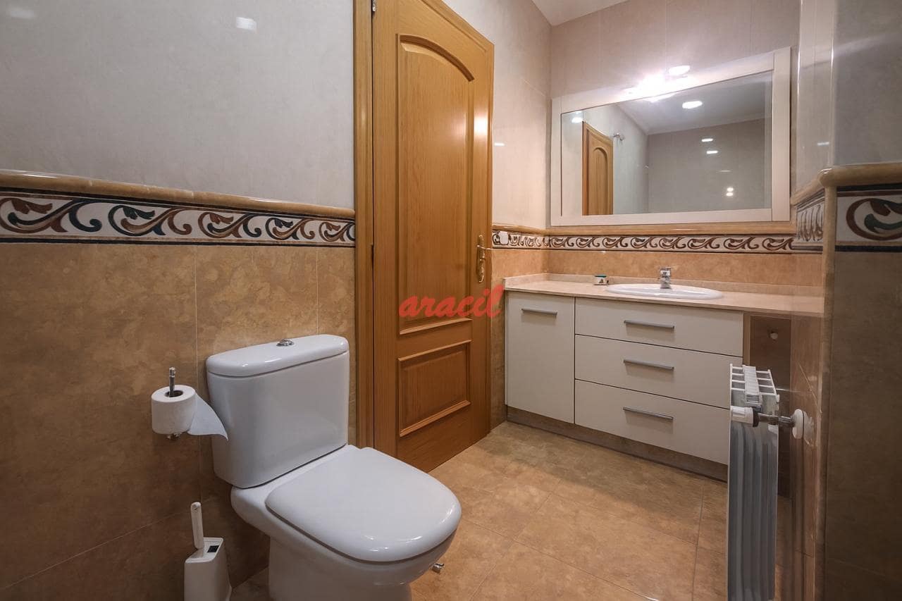 4 soveværelse Lejlighed til leje i Ourense by med garage - € 1.100 (Ref: 9169306)